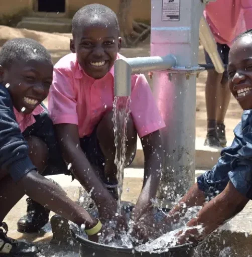 students-at-donated-well-kenya-768x512